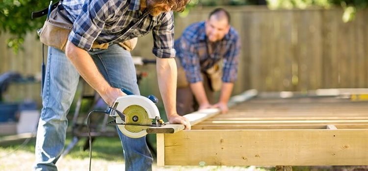 Deck Remodeling Cost in Los Veteranos I, TX